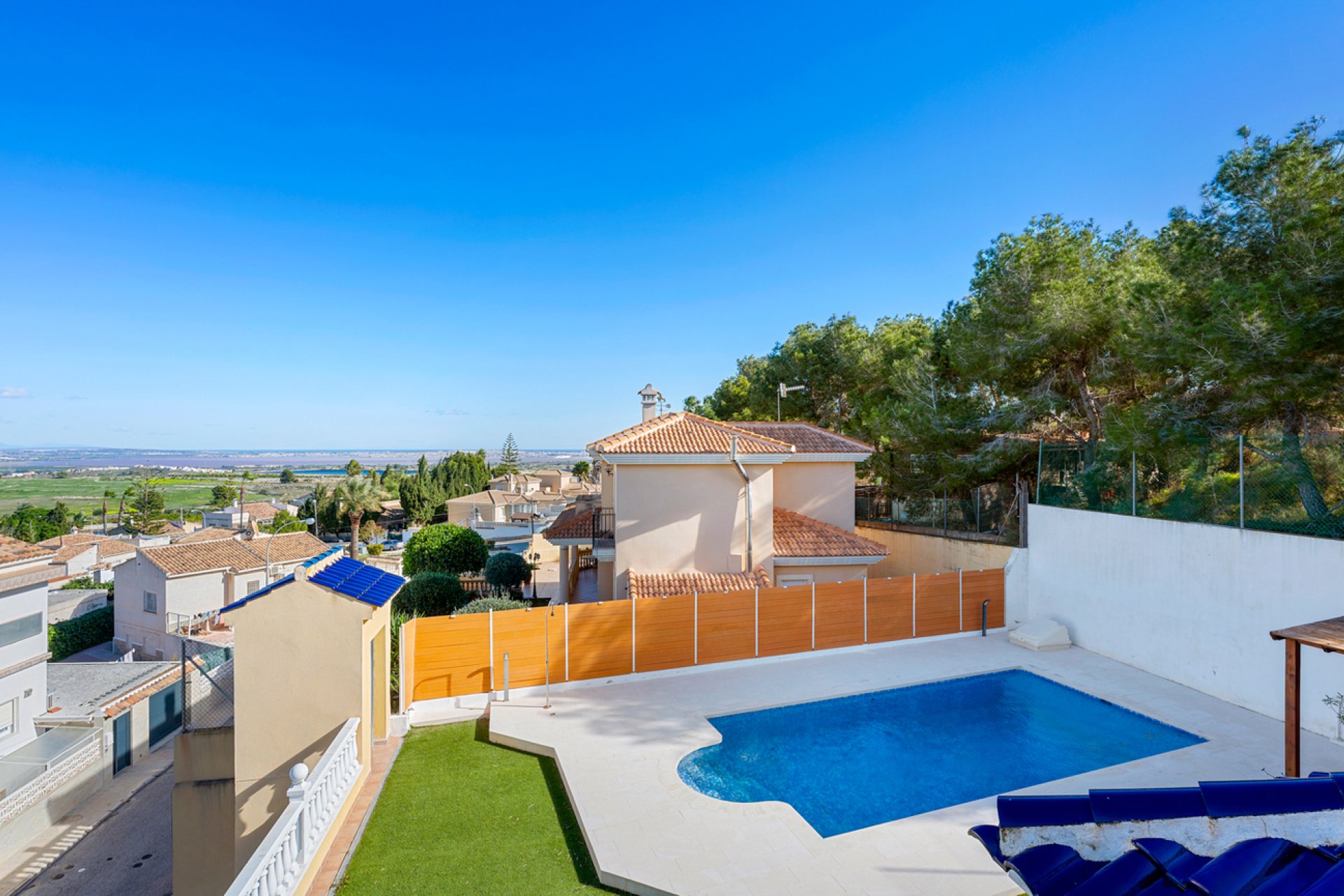 Revente - Villa -
Ciudad De Las Comunicaciones - Costa Blanca
