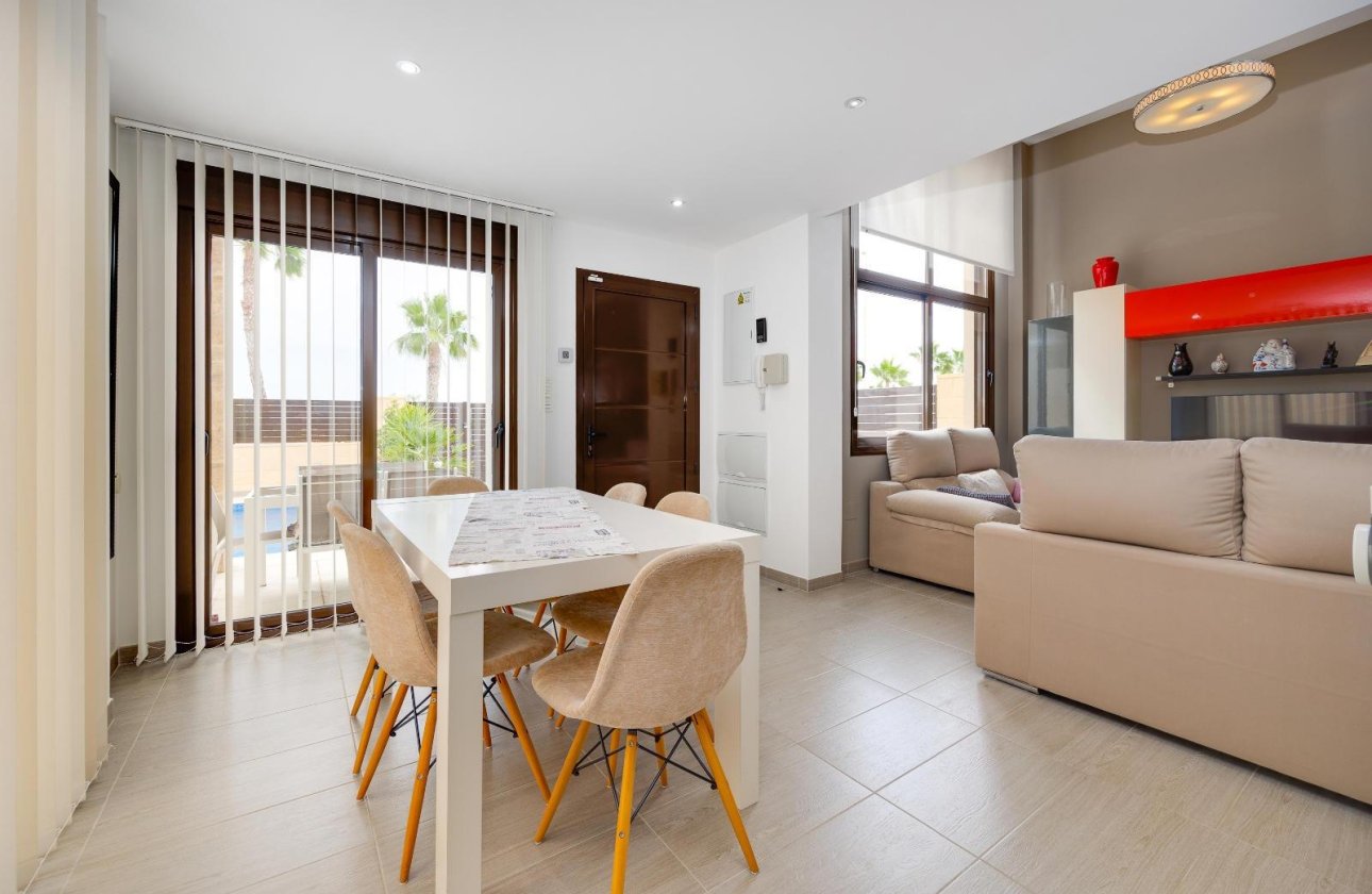 Revente - Villa -
Ciudad Quesada - Pueblo Bravo