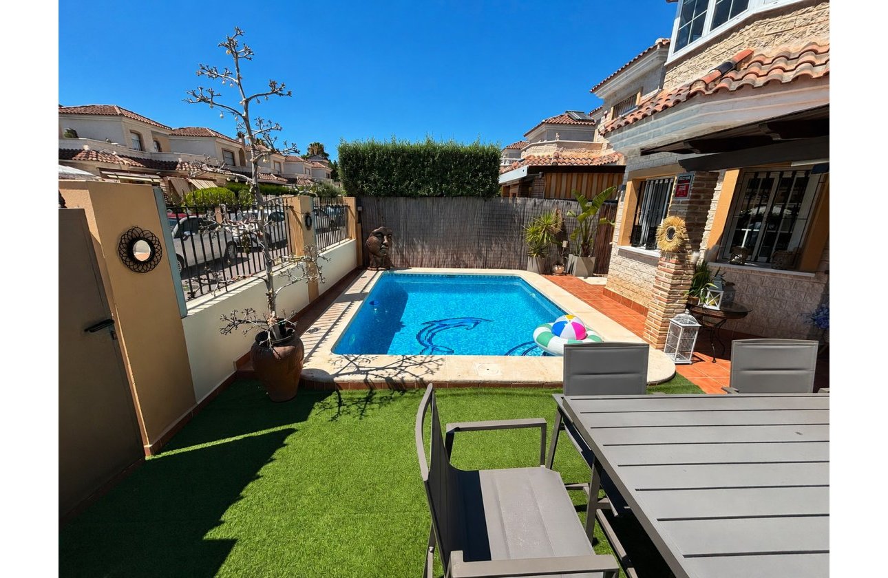 Revente - Villa -
El Raso - Costa Blanca