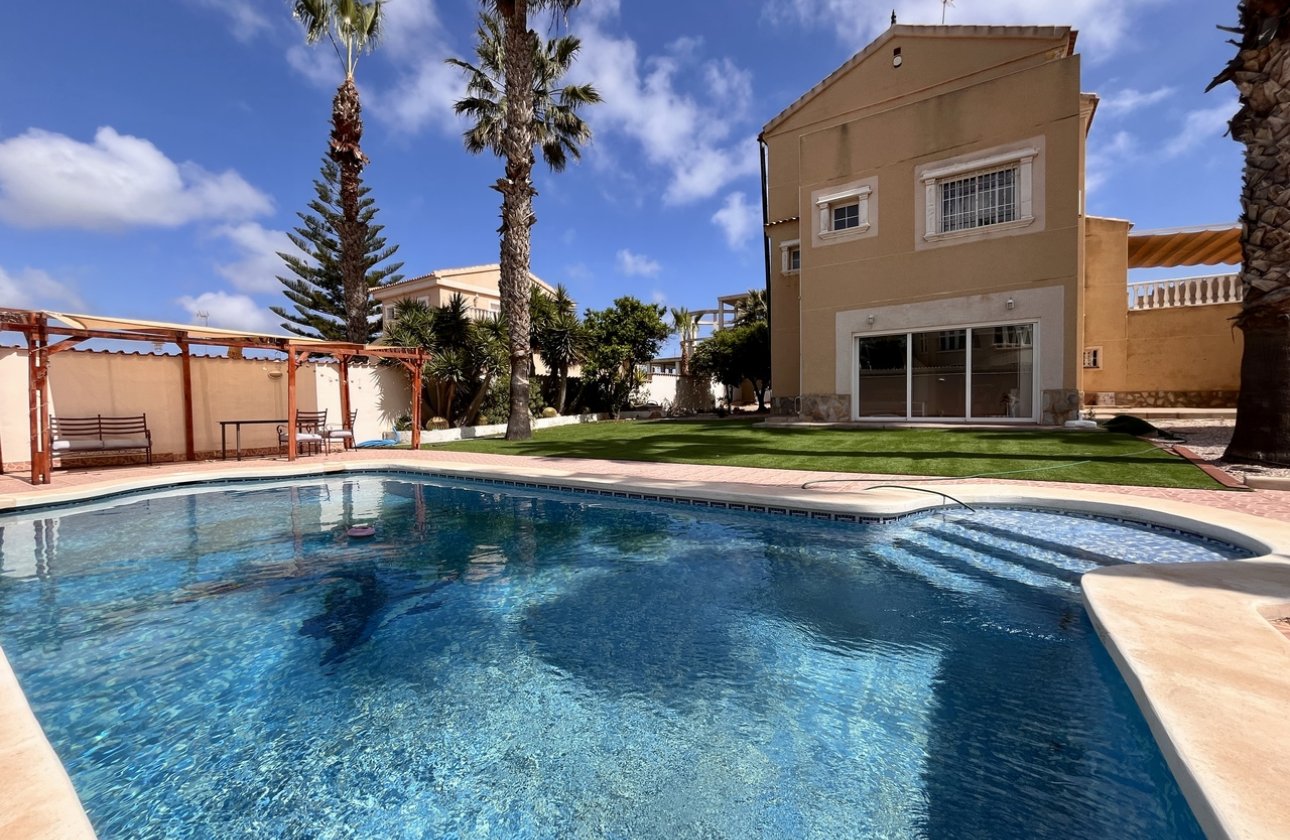 Revente - Villa -
La Zenia - Costa Blanca
