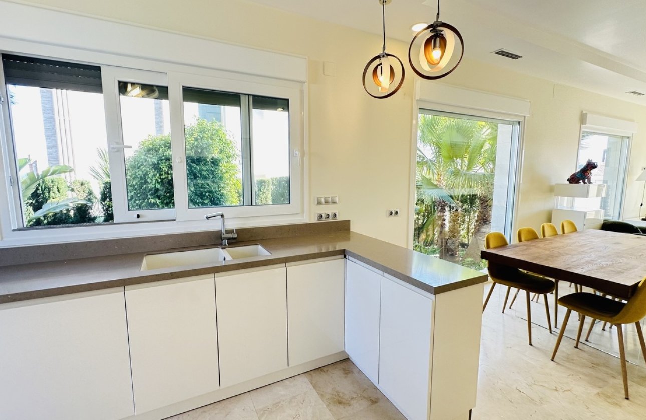 Revente - Villa -
La Zenia - Costa Blanca