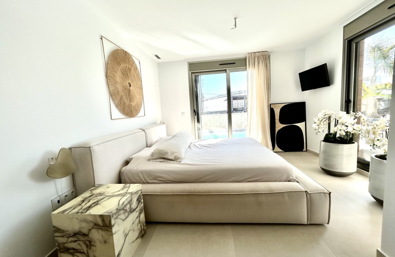 Revente - Villa -
Las Filipinas - Inland