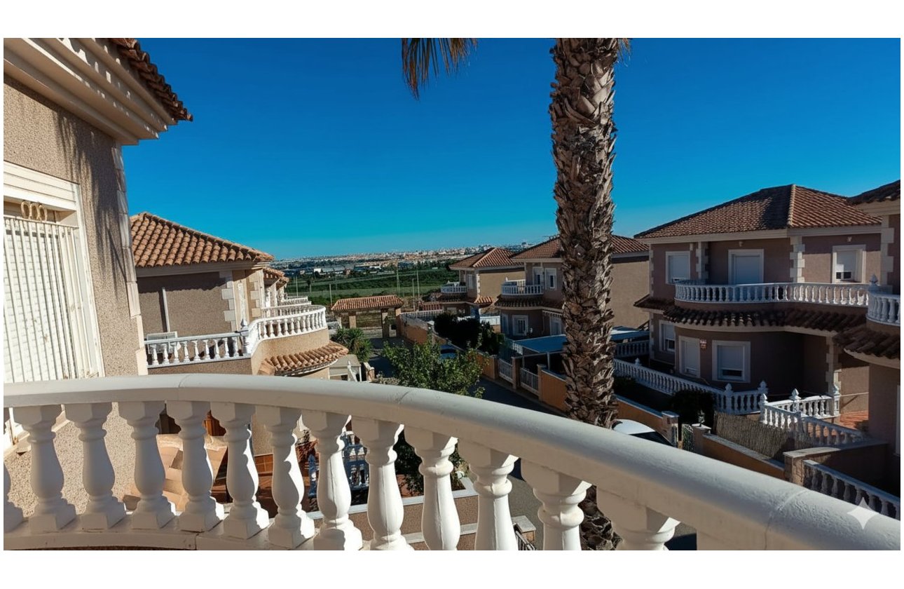 Revente - Villa -
Los Altos - Costa Blanca