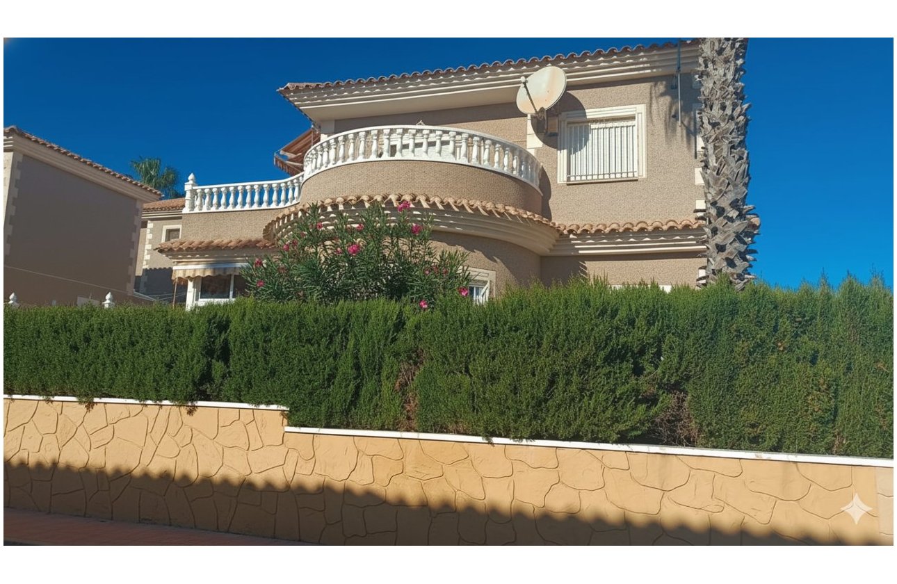 Revente - Villa -
Los Altos - Costa Blanca