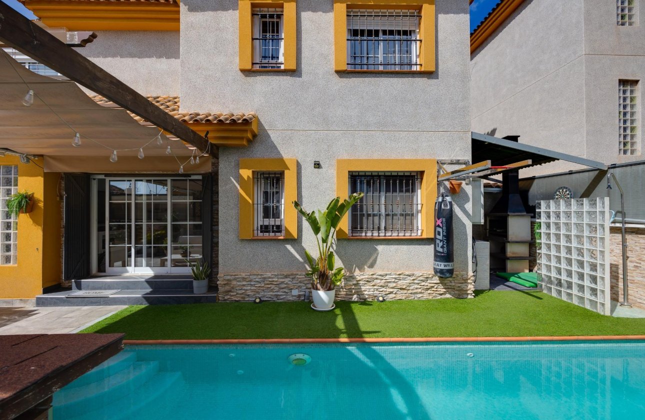 Revente - Villa -
Los Montesinos - La Herrada