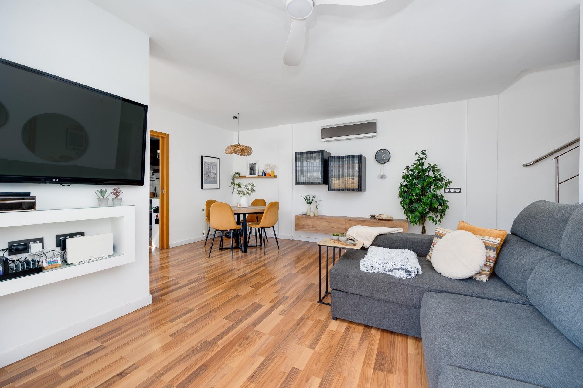 Revente - Villa -
Los Montesinos - La Herrada