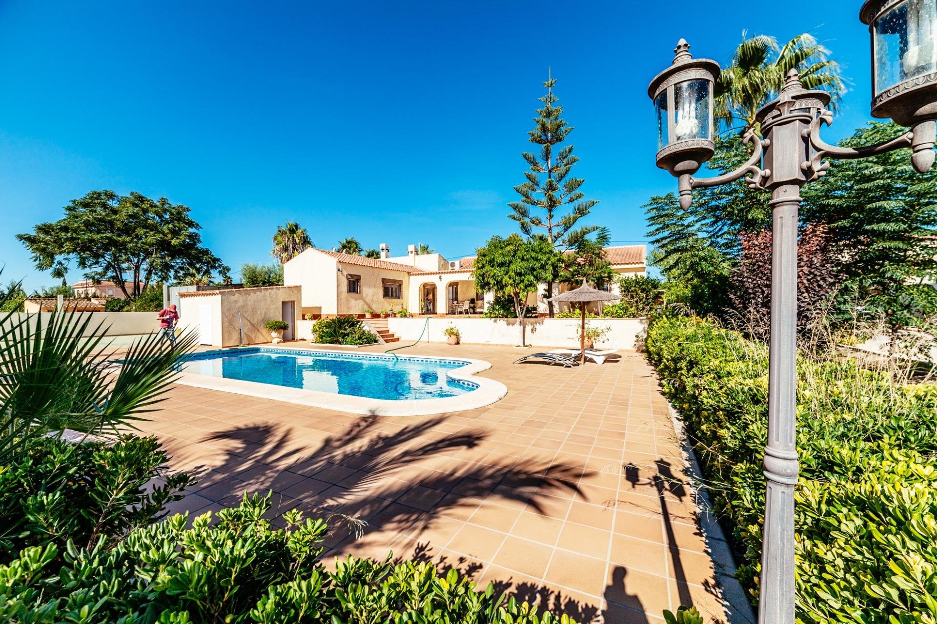 Revente - Villa -
Los Montesinos - Montesinos  Los