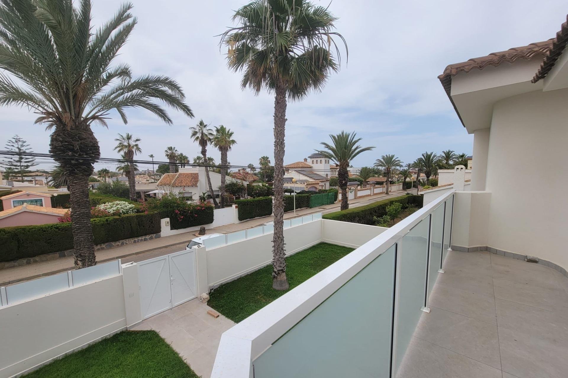 Revente - Villa -
Orihuela Costa - Cabo Roig