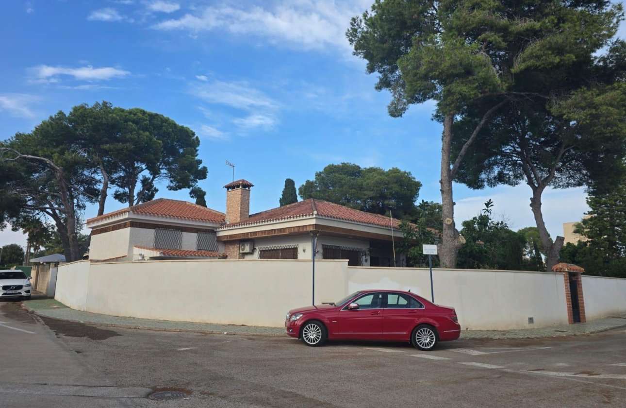Revente - Villa -
Orihuela Costa - Campoamor