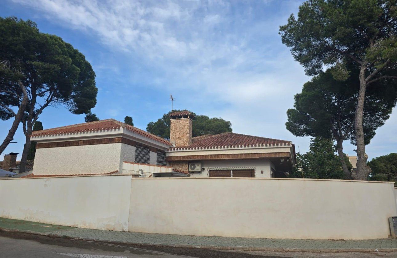 Revente - Villa -
Orihuela Costa - Campoamor