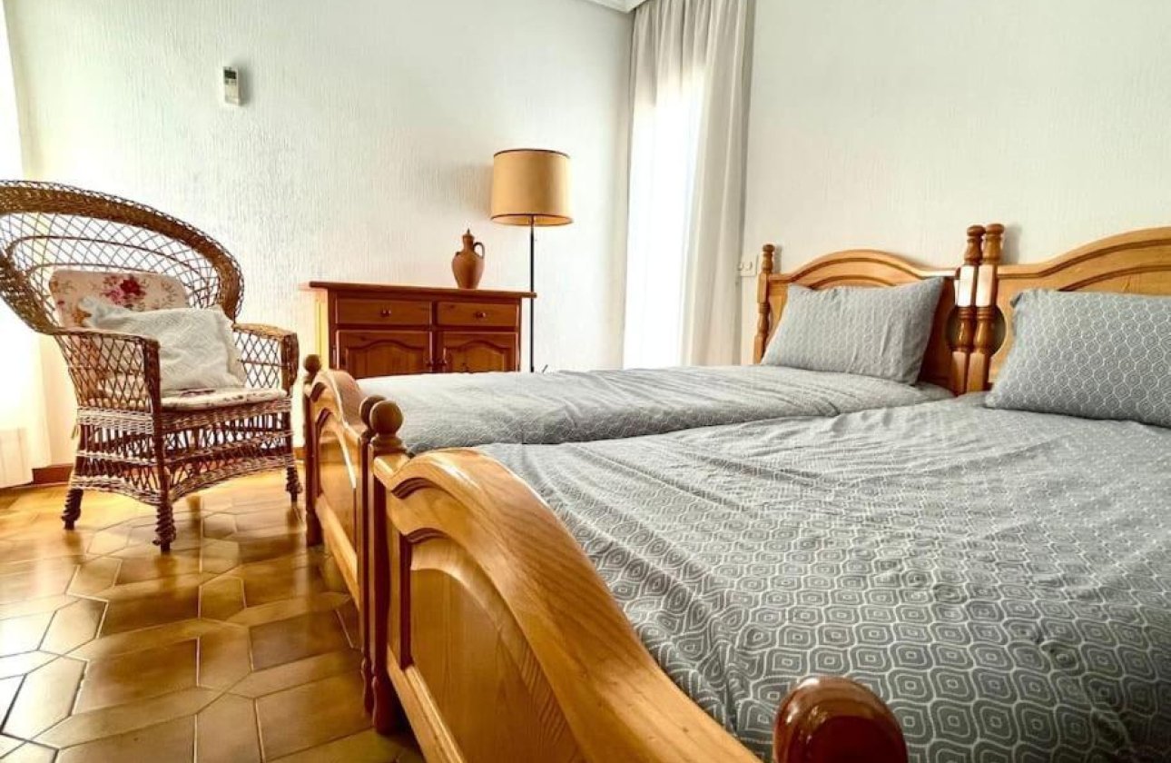 Revente - Villa -
Orihuela Costa - Campoamor