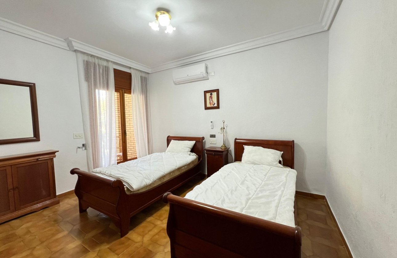 Revente - Villa -
Orihuela Costa - Campoamor