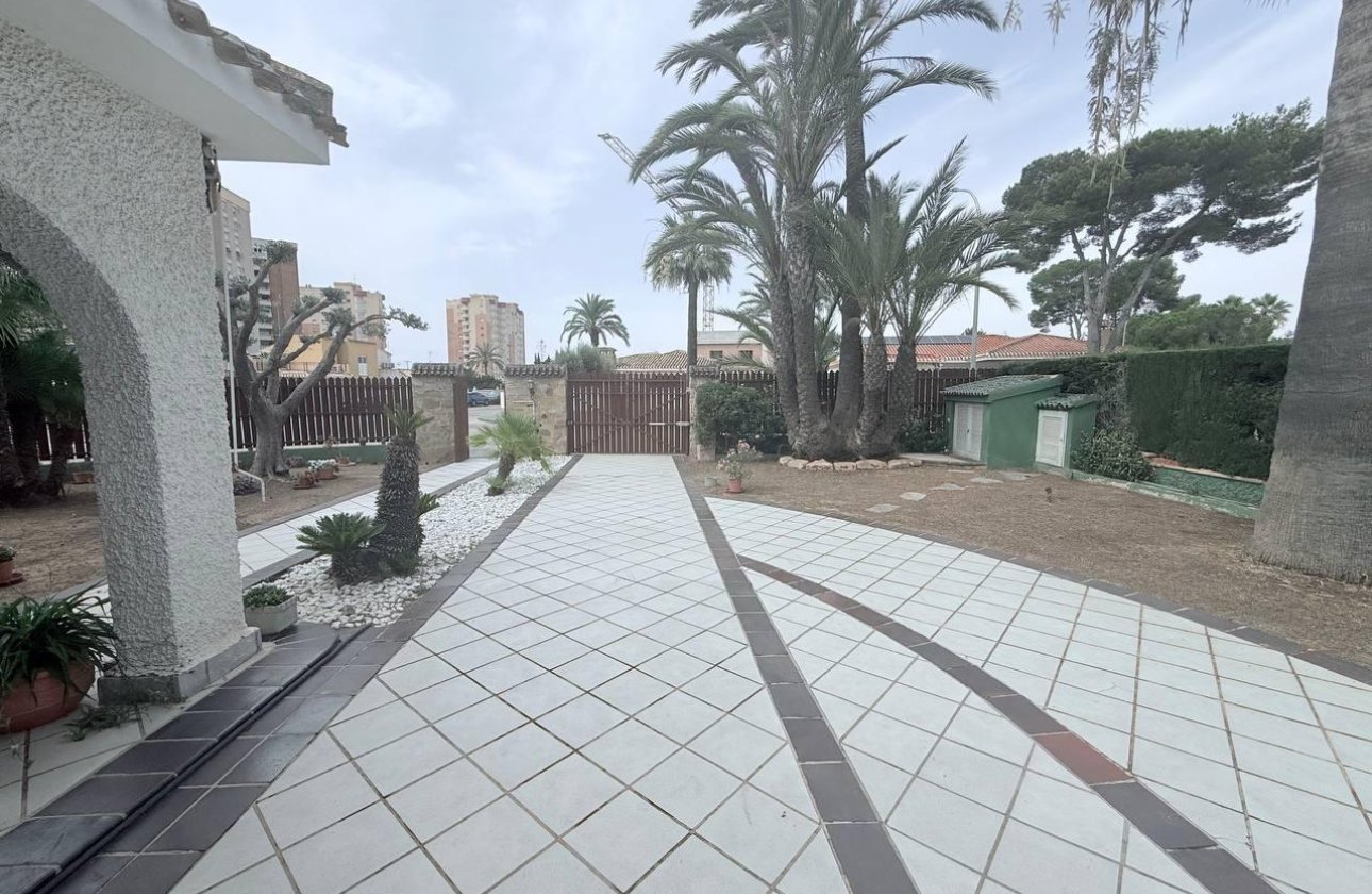 Revente - Villa -
Orihuela Costa - Campoamor