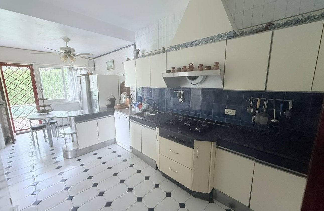 Revente - Villa -
Orihuela Costa - Campoamor