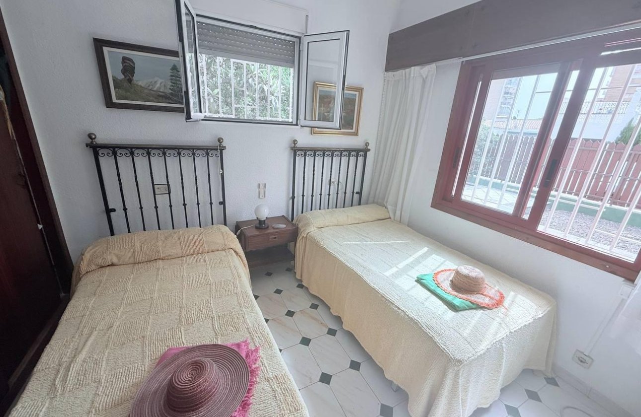 Revente - Villa -
Orihuela Costa - Campoamor