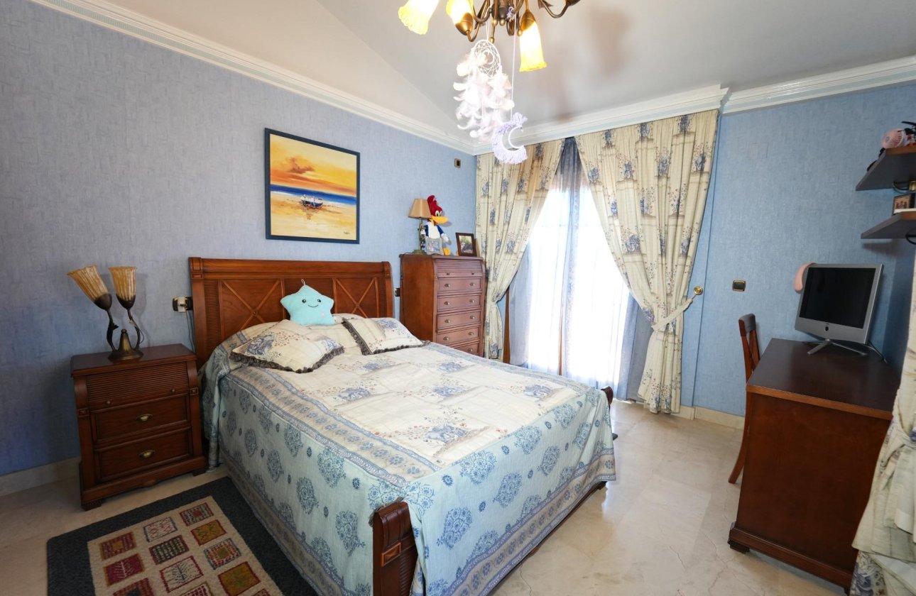 Revente - Villa -
Orihuela Costa - Campoamor