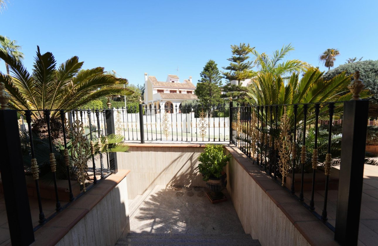 Revente - Villa -
Orihuela Costa - Campoamor