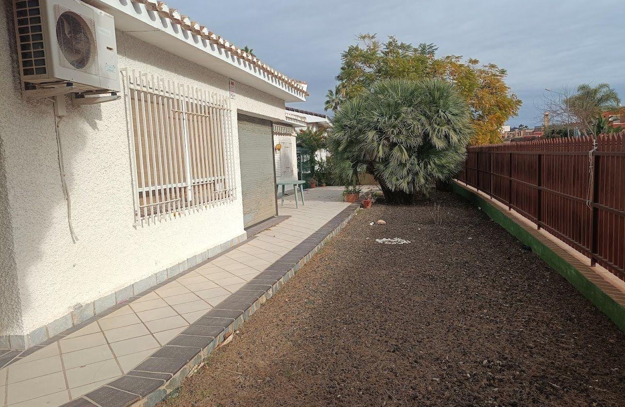 Revente - Villa -
Orihuela Costa - Campoamor