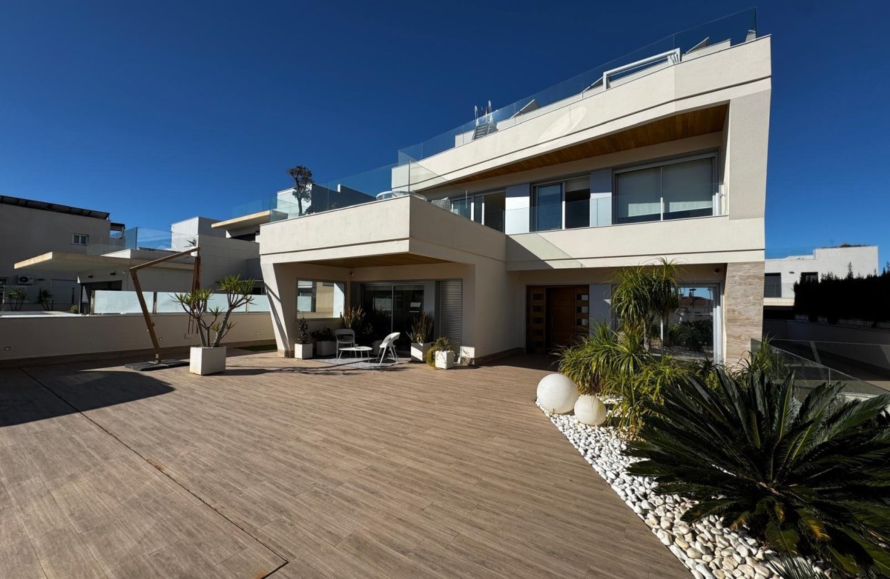 Revente - Villa -
Orihuela Costa - Campoamor