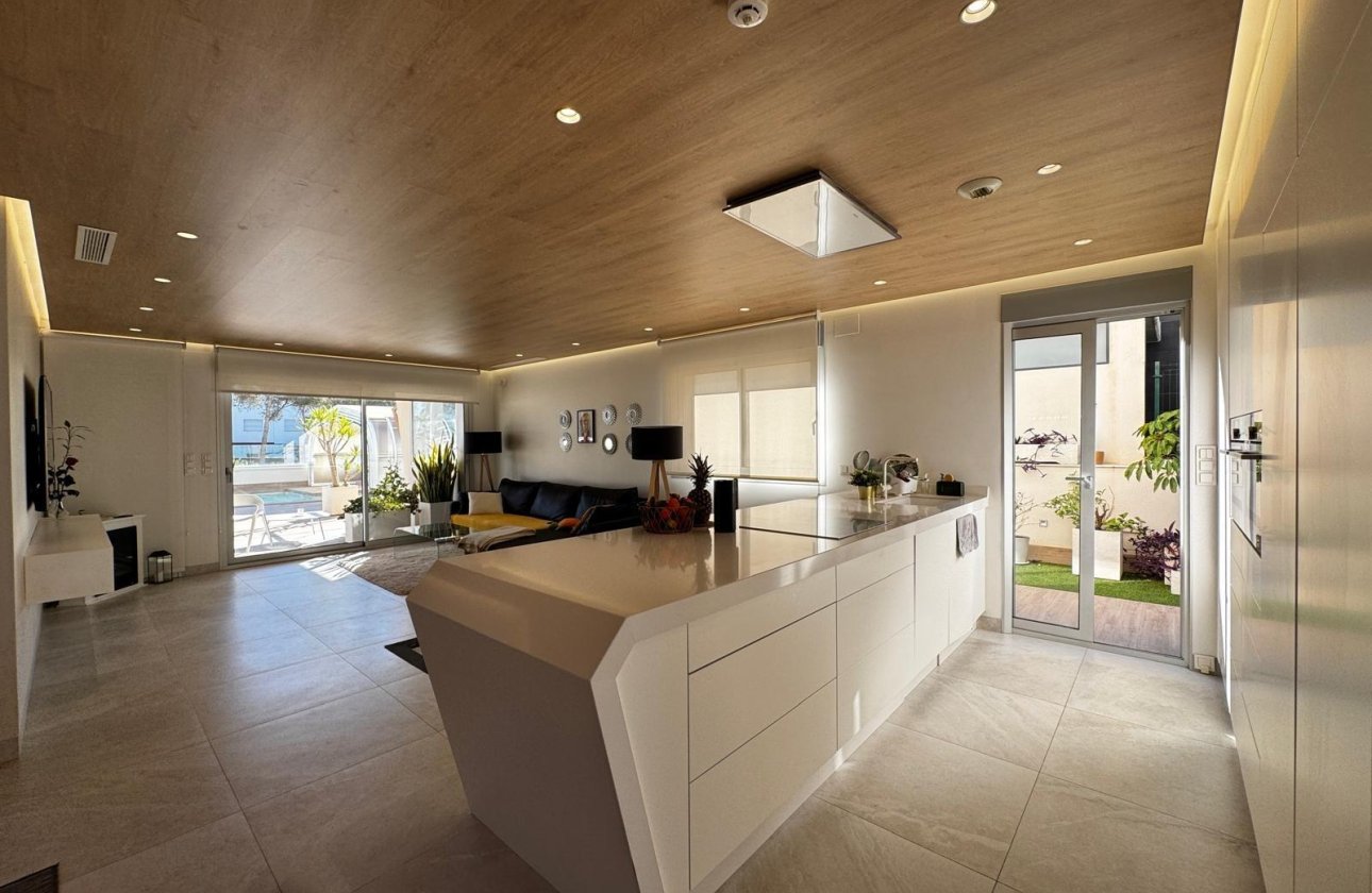 Revente - Villa -
Orihuela Costa - Campoamor