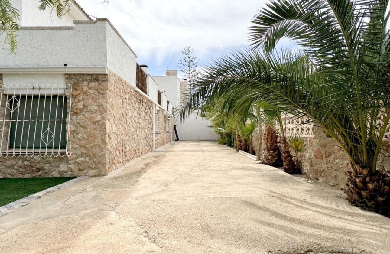 Revente - Villa -
Orihuela Costa - Costa Blanca