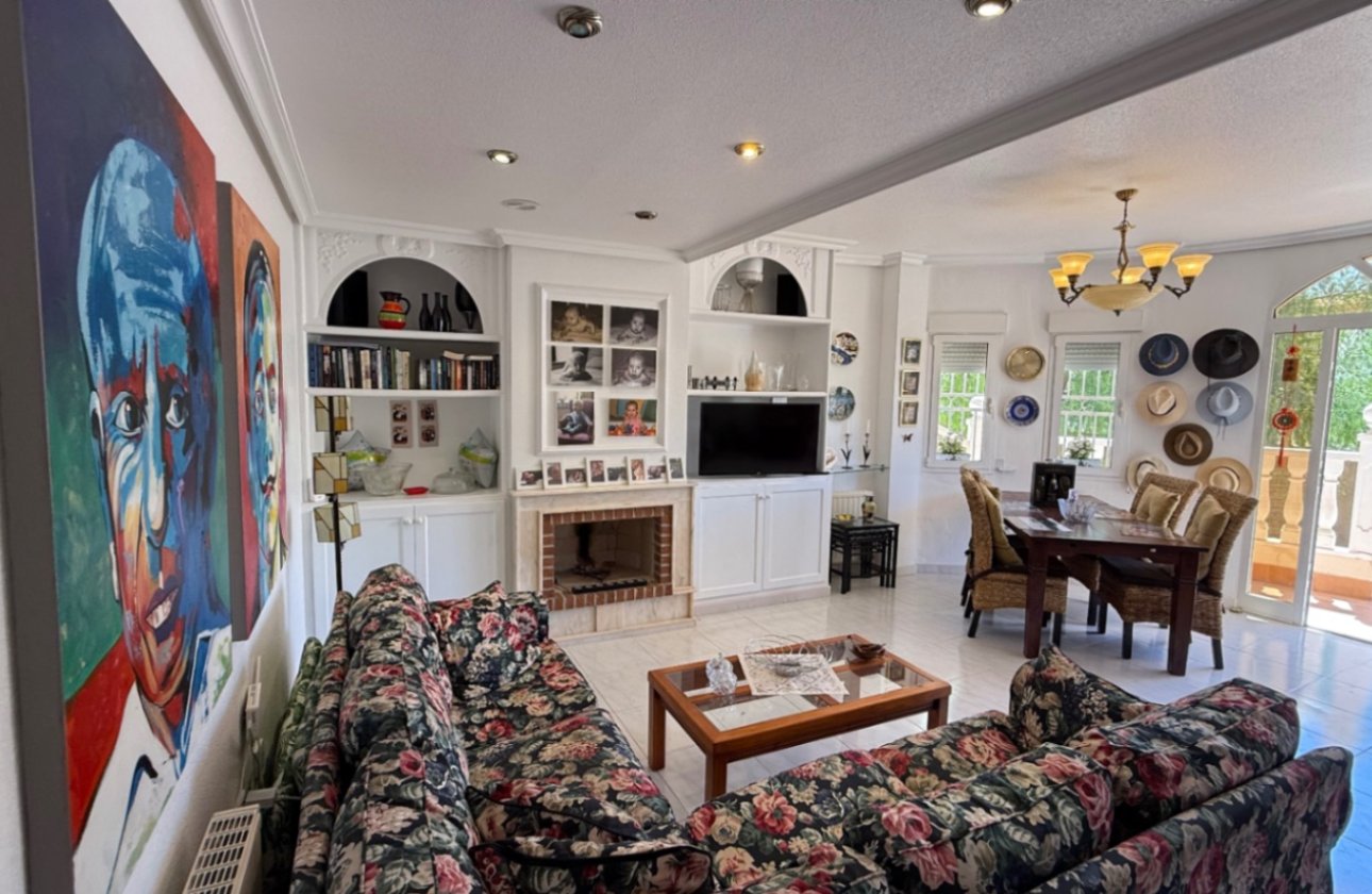 Revente - Villa -
Orihuela Costa - Costa Blanca