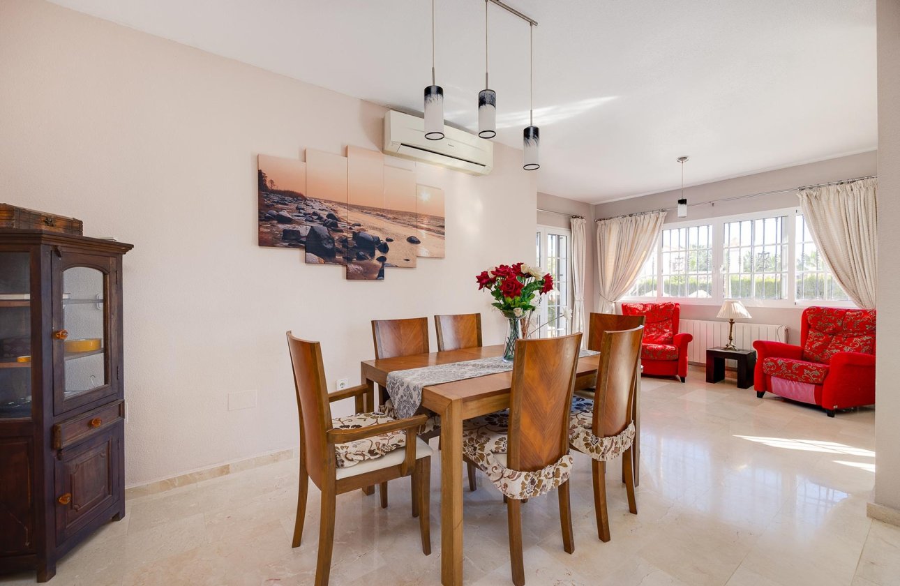 Revente - Villa -
Orihuela Costa - Costa Blanca