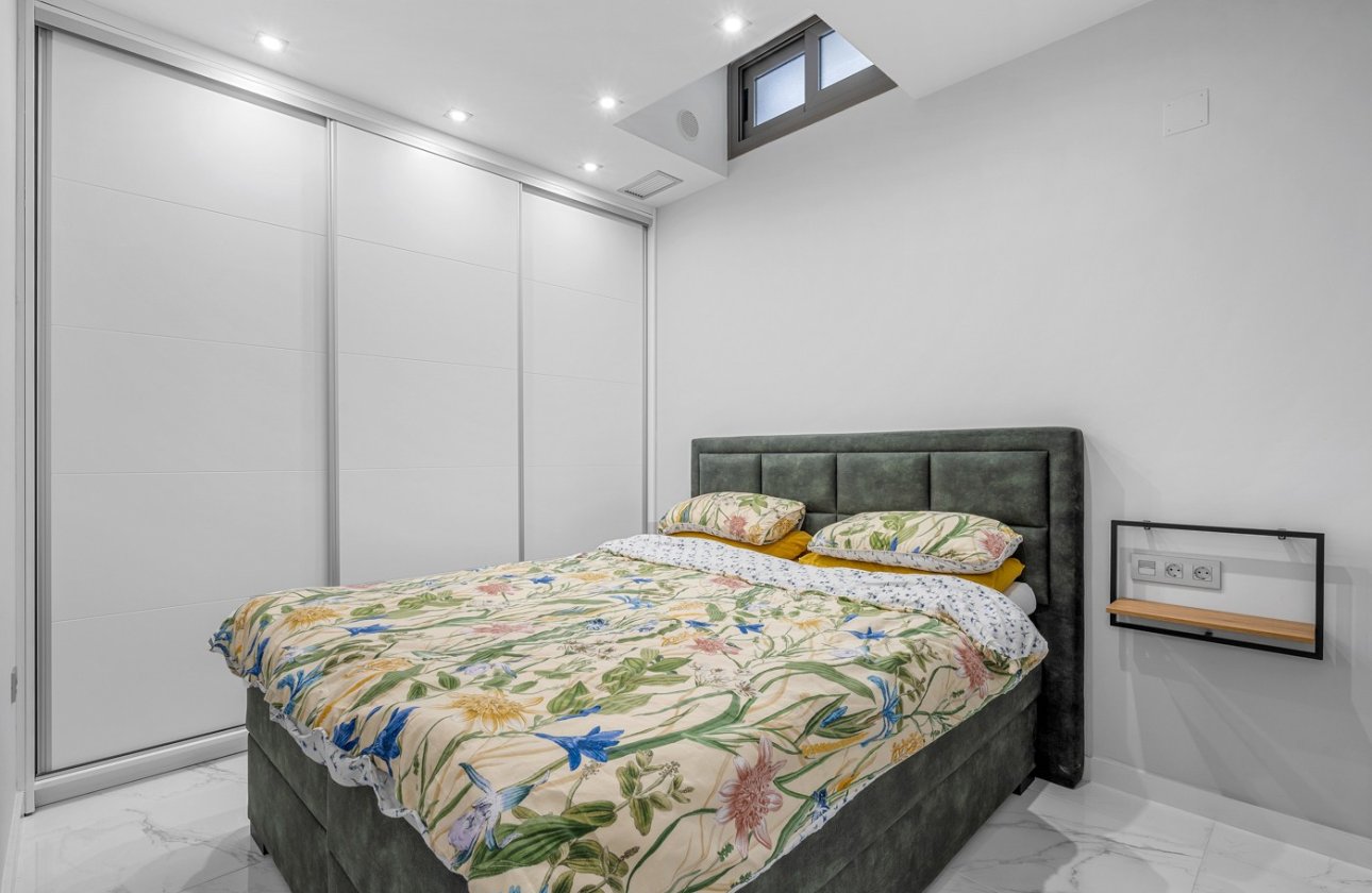 Revente - Villa -
Orihuela Costa - Costa Blanca