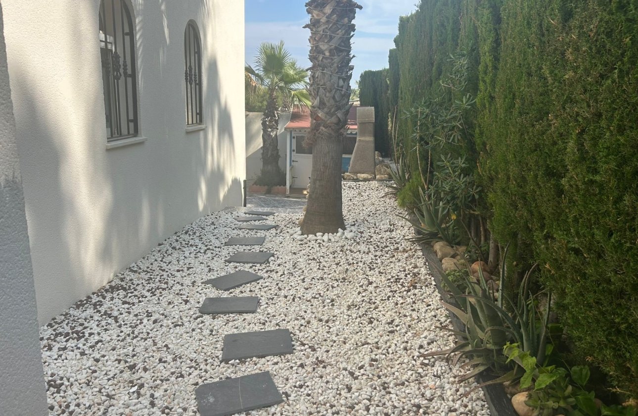 Revente - Villa -
Orihuela Costa - Costa Blanca