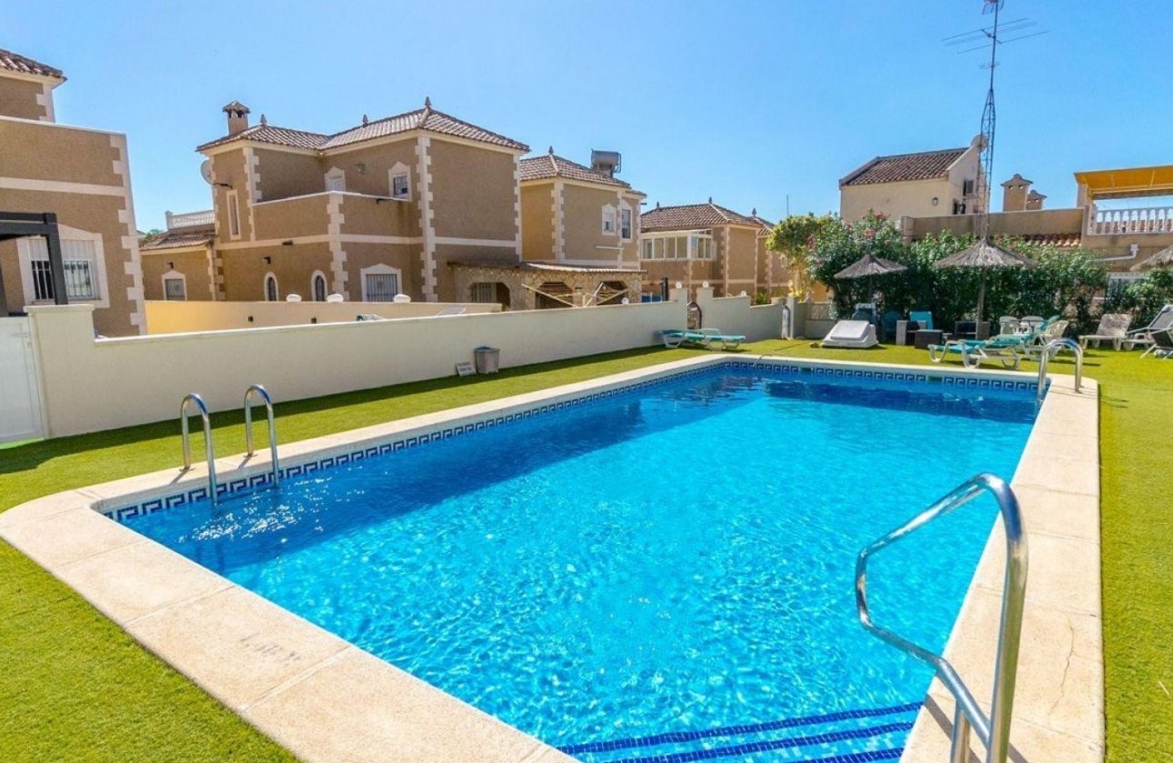 Revente - Villa -
Orihuela Costa - Costa Blanca
