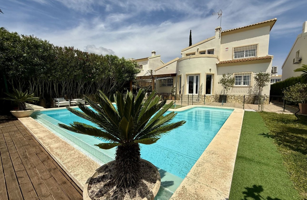 Revente - Villa -
Orihuela Costa - Costa Blanca
