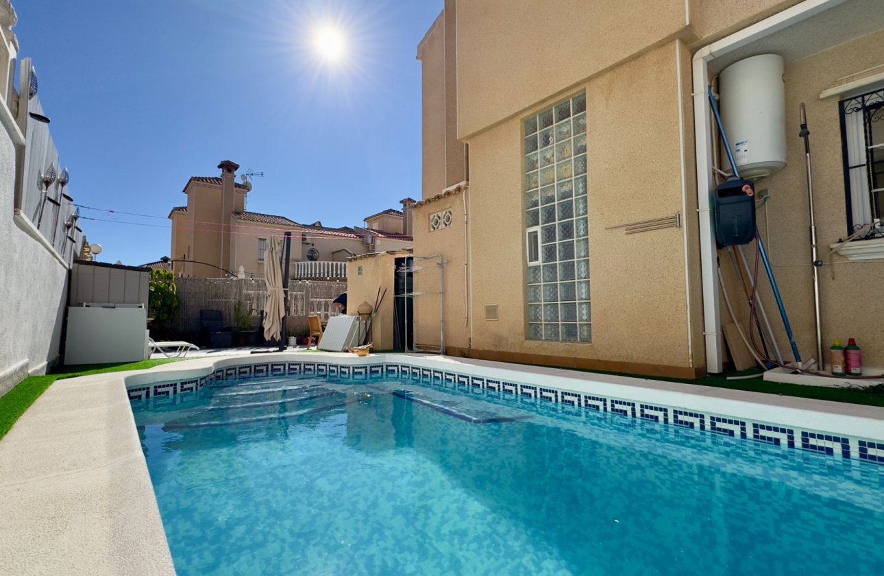 Revente - Villa -
Orihuela Costa - Costa Blanca