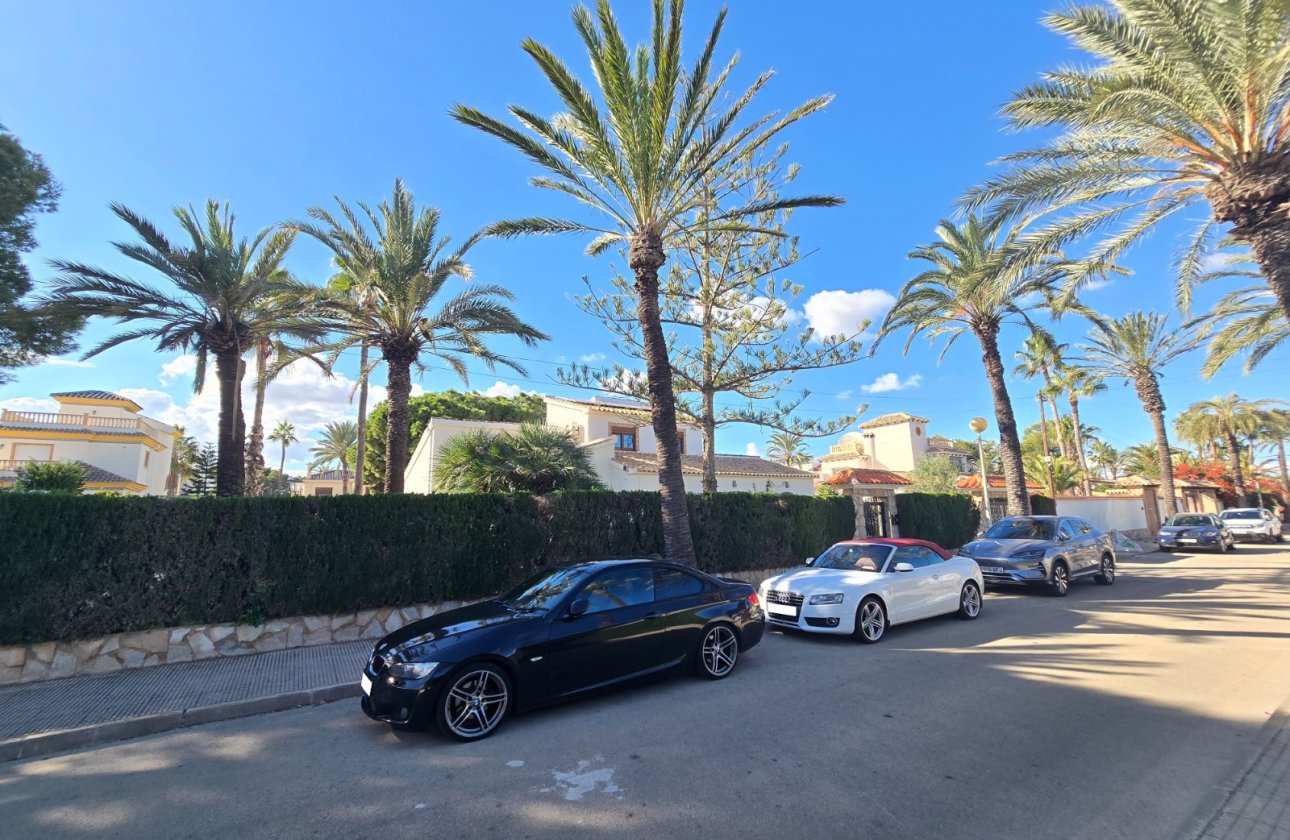 Revente - Villa -
Orihuela Costa - Costa Blanca