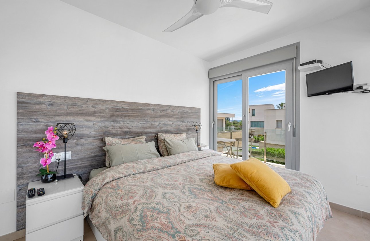 Revente - Villa -
Orihuela Costa - Costa Blanca