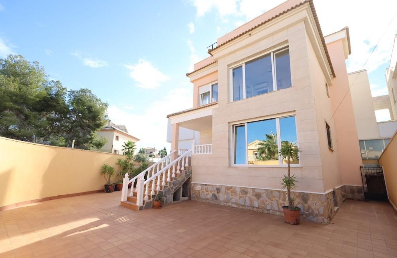 Revente - Villa -
Orihuela Costa - Costa Blanca