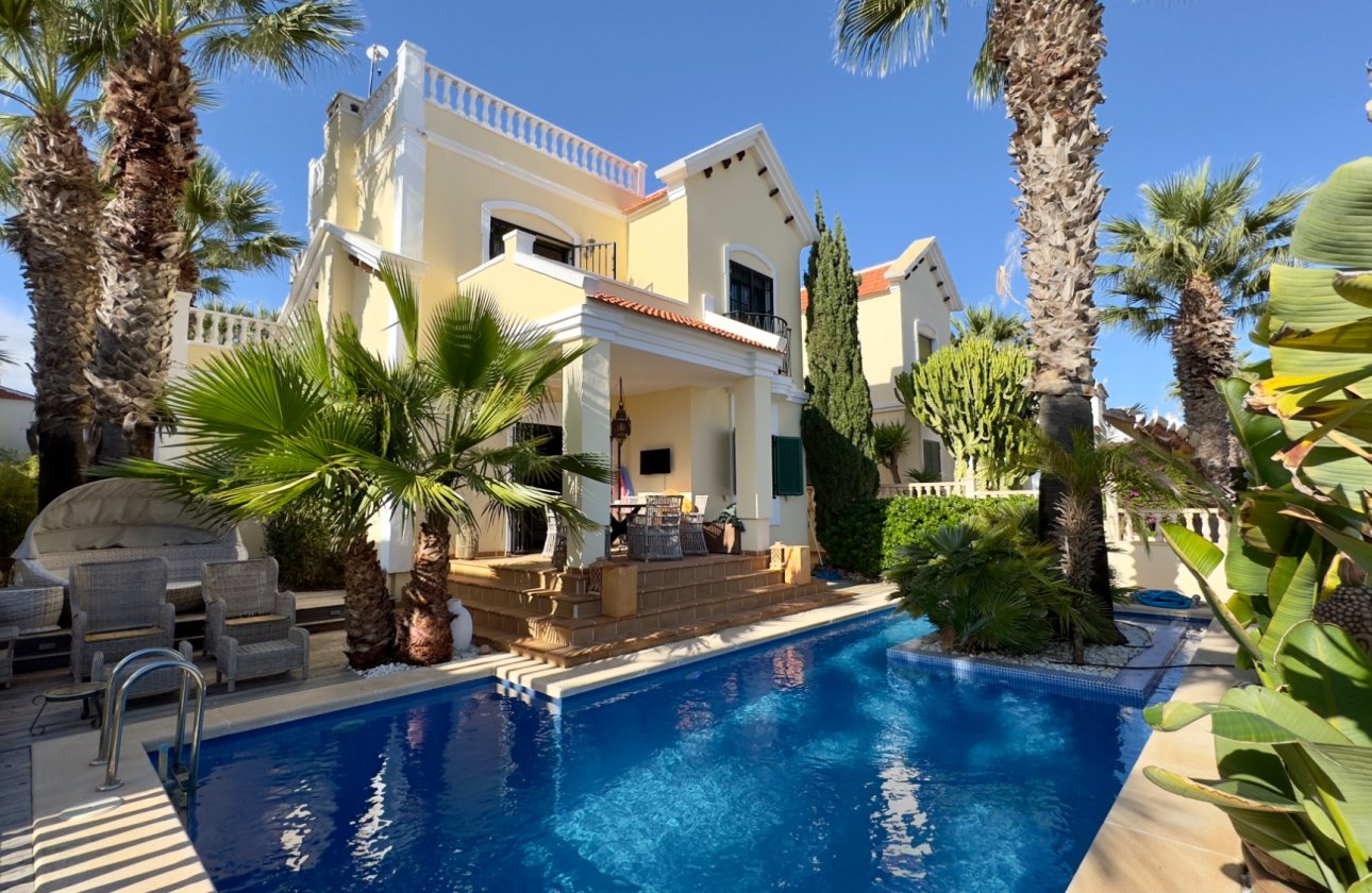 Revente - Villa -
Orihuela Costa - Costa Blanca