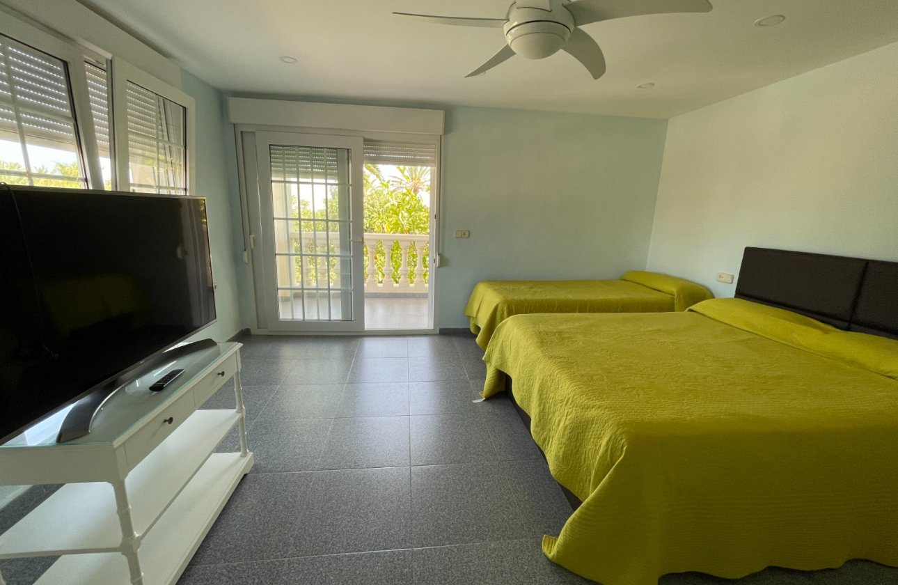 Revente - Villa -
Orihuela Costa - Costa Blanca