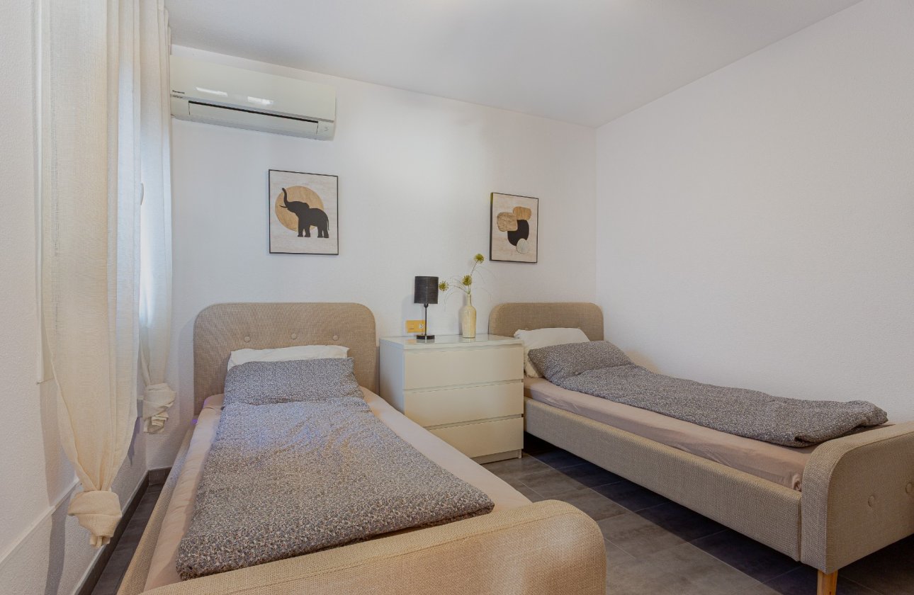 Revente - Villa -
Orihuela Costa - Costa Blanca