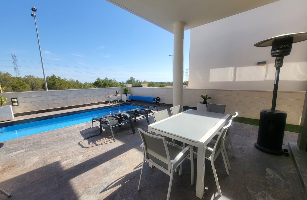 Revente - Villa -
Orihuela Costa - Costa Blanca
