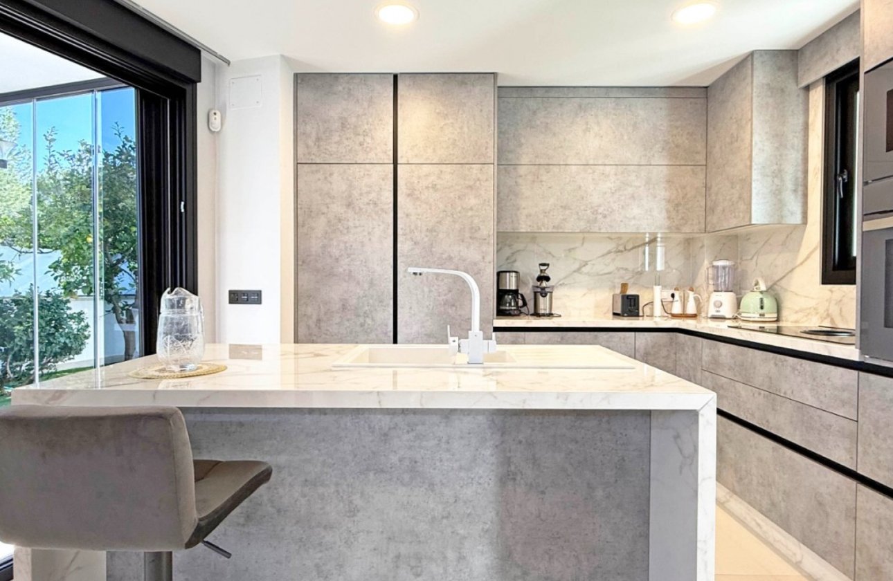 Revente - Villa -
Orihuela Costa - Costa Blanca