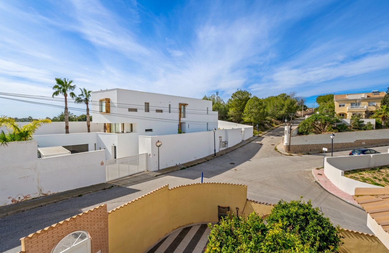 Revente - Villa -
Orihuela Costa - Costa Blanca