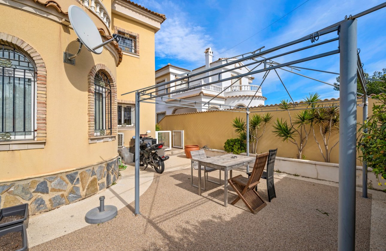 Revente - Villa -
Orihuela Costa - Costa Blanca