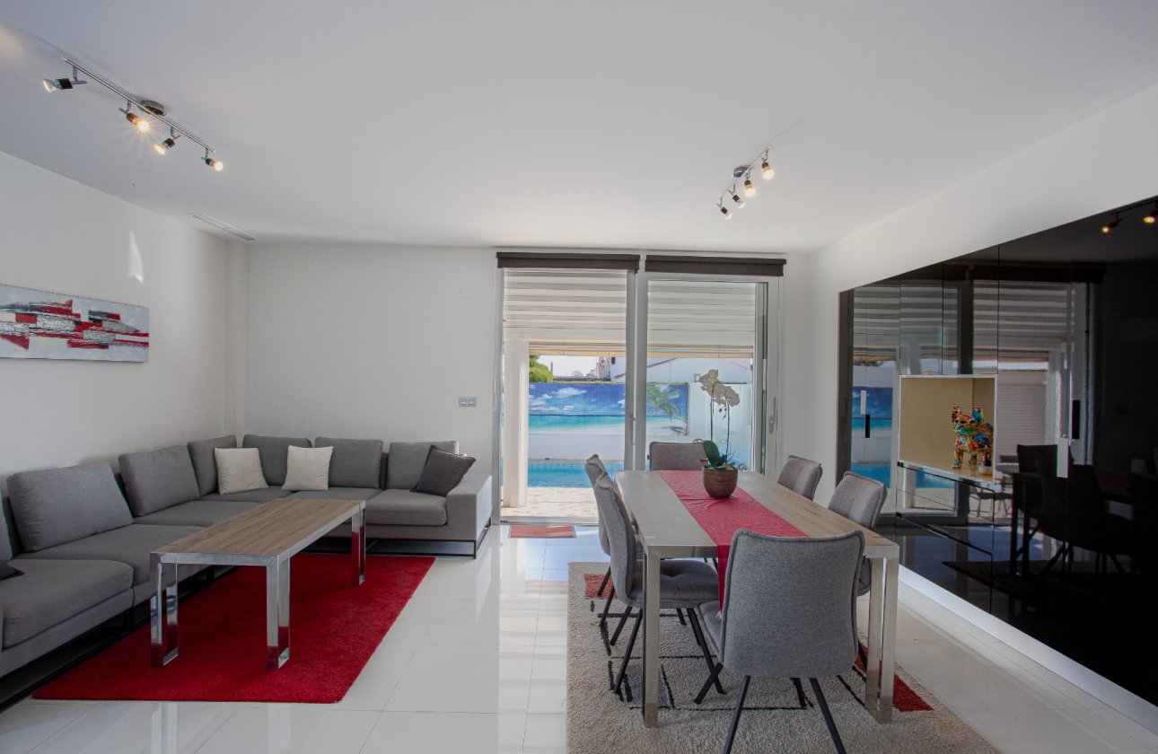 Revente - Villa -
Orihuela Costa - Costa Blanca