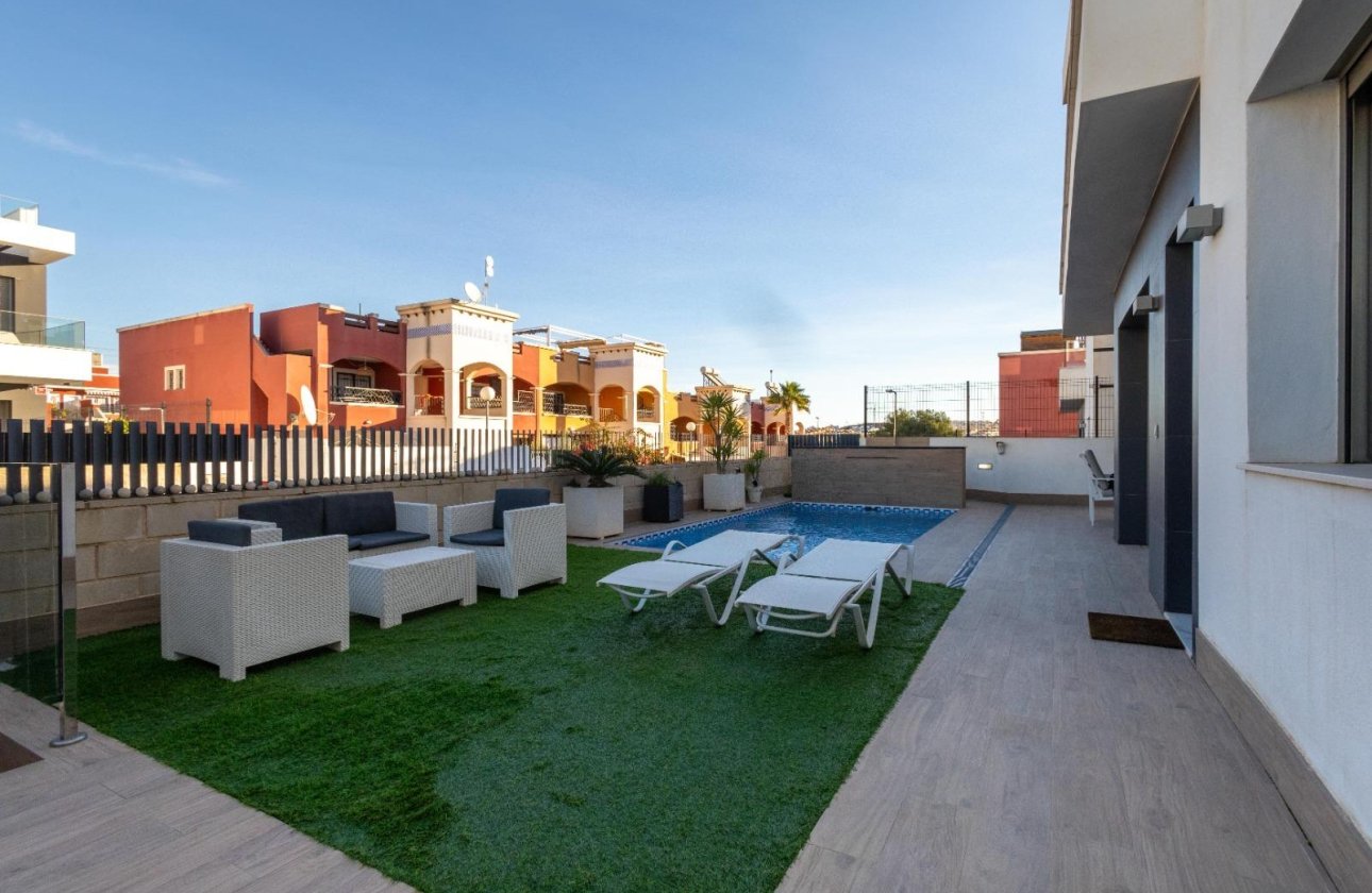 Revente - Villa -
Orihuela Costa - Costa Blanca