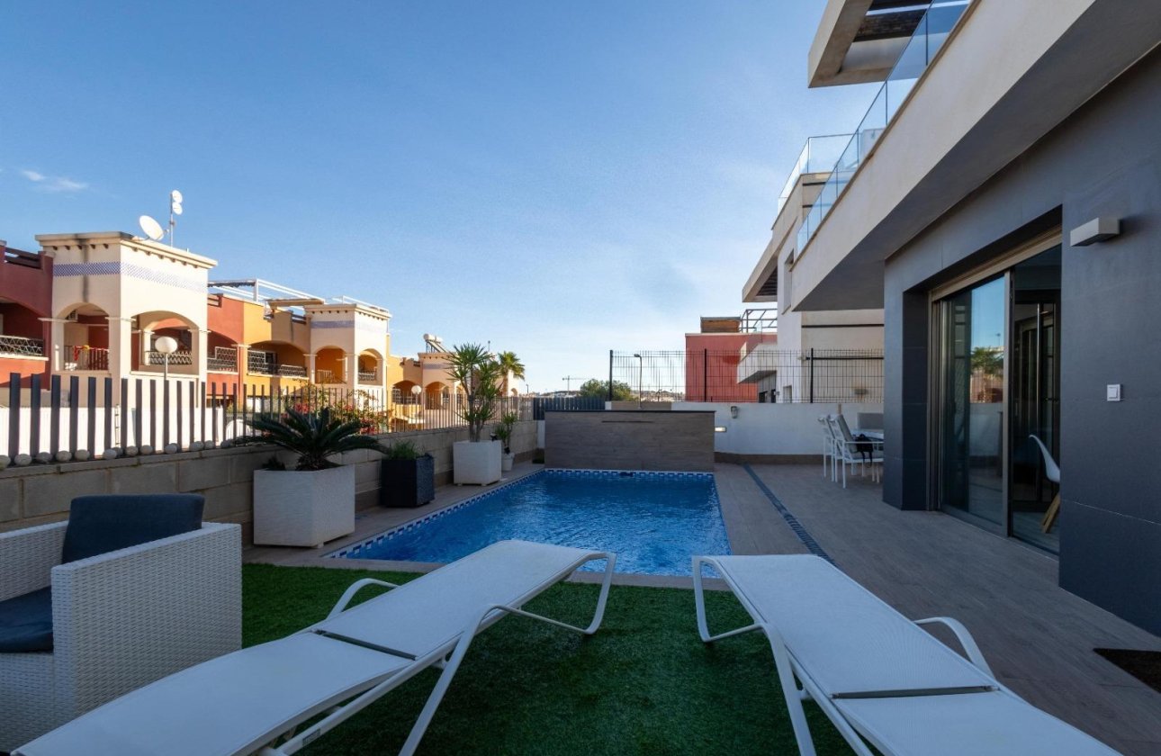 Revente - Villa -
Orihuela Costa - Costa Blanca