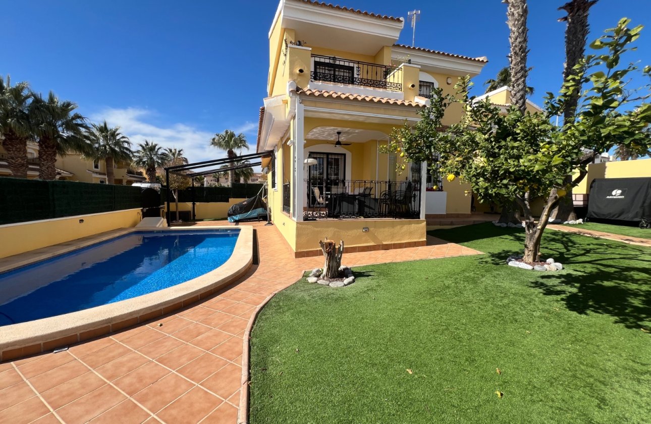 Revente - Villa -
Orihuela Costa - Costa Blanca