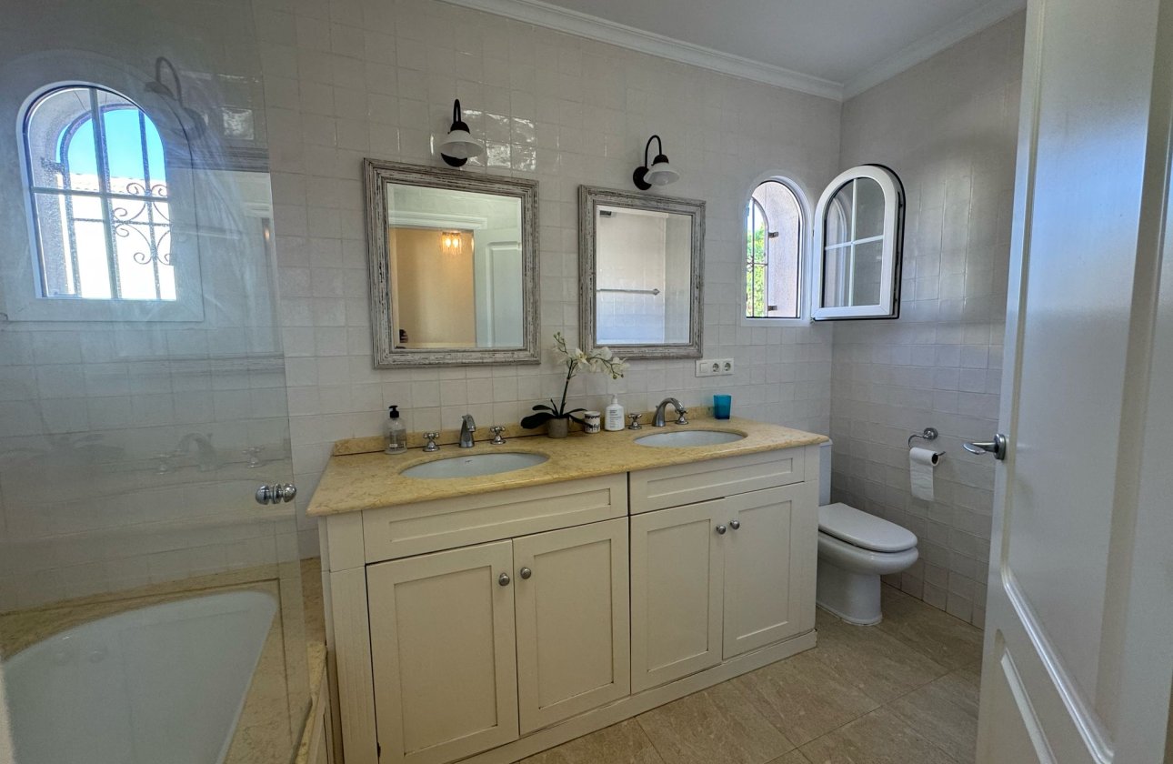 Revente - Villa -
Orihuela Costa - Costa Blanca