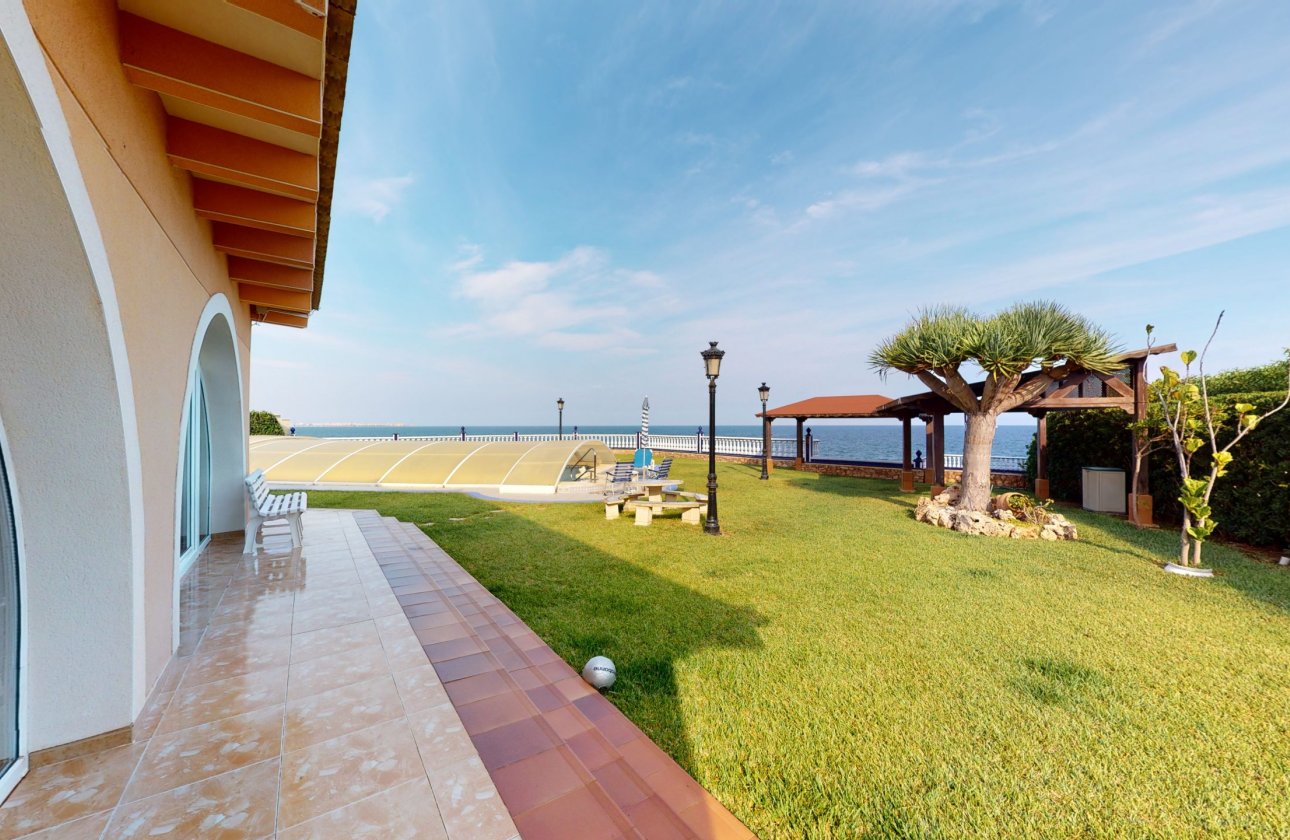 Revente - Villa -
Orihuela Costa - Costa Blanca