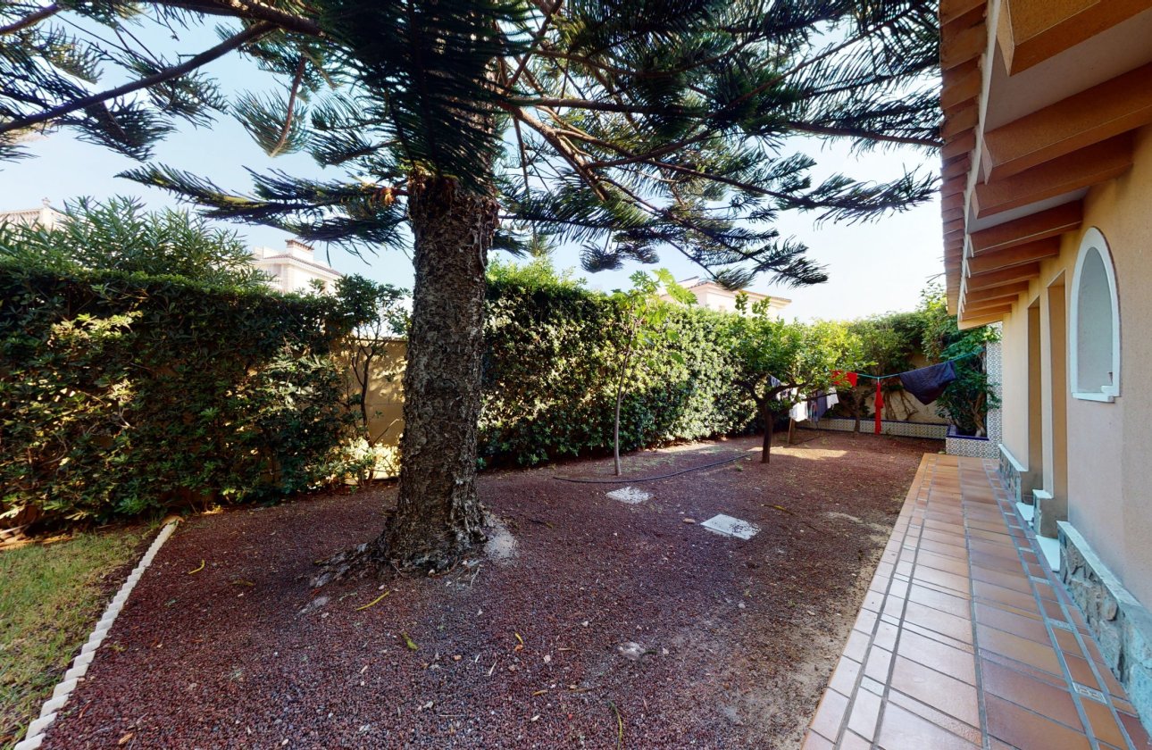 Revente - Villa -
Orihuela Costa - Costa Blanca