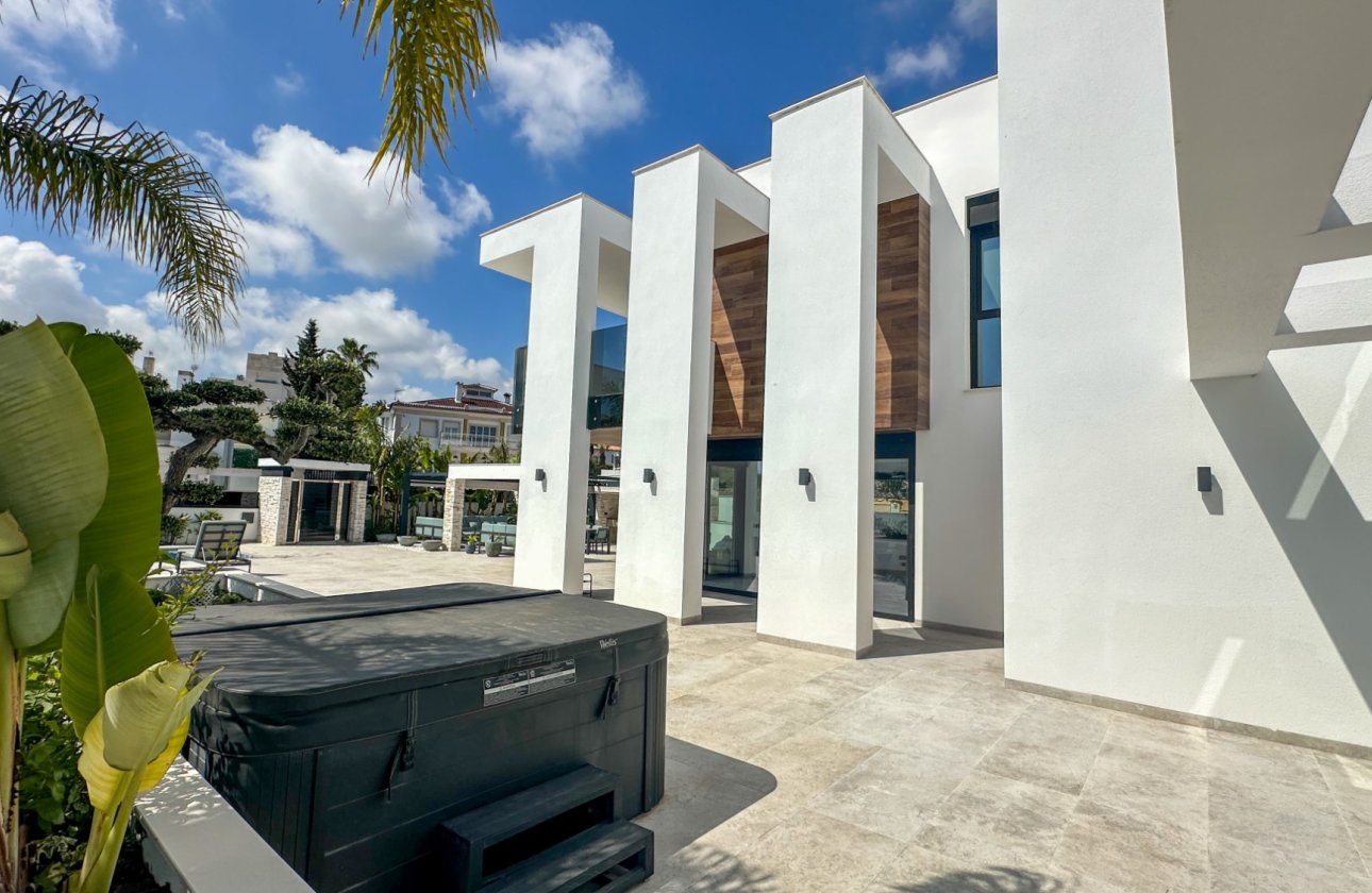 Revente - Villa -
Orihuela Costa - Costa Blanca